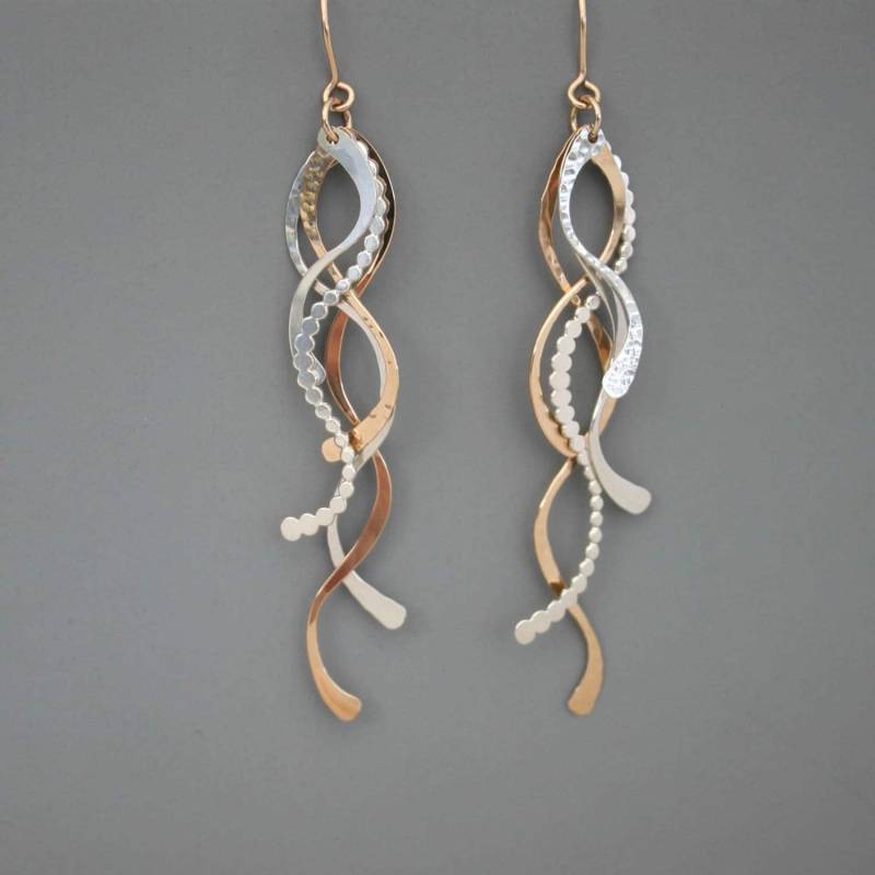 Mittellange Sterling Silber Und Gold Filled Feder Ohrringe, Rachel Wilder Handmade Jewelry Mittellange Sterling Silber Und Gold Filled Feder Ohrringe, Rachel Wilder Handmade Jewelry von rachelwilder
