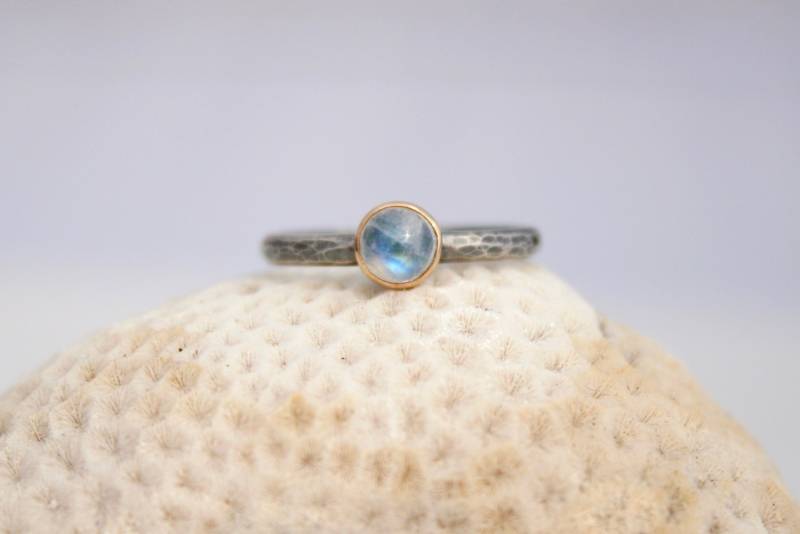 Mondstein Ring, Mixed-Metall-Ring, Stapelring Aus Silber Und Gold, Rachel Wilder Handmade Schmuck Mondstein Ring, Mixed-Metall-Ring, Stapelring Aus Silber Und Gold, Rachel Wilder Handmade Schmuck von rachelwilder