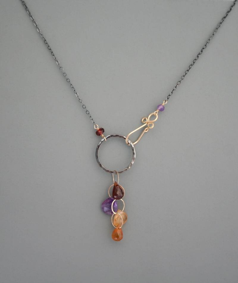 Multi Edelstein Anhänger Mit Gemischten Metallen Und Natursteinen, Amethyst, Granat, Citrin, Spessartin Rachel Wilder Handmade Jewelry Multi Edelstein Anhänger Mit Gemischten Metallen Und Natursteinen, Amethyst, Granat, Citrin, Spessartin Rachel Wilder Handmade Jewelry von rachelwilder