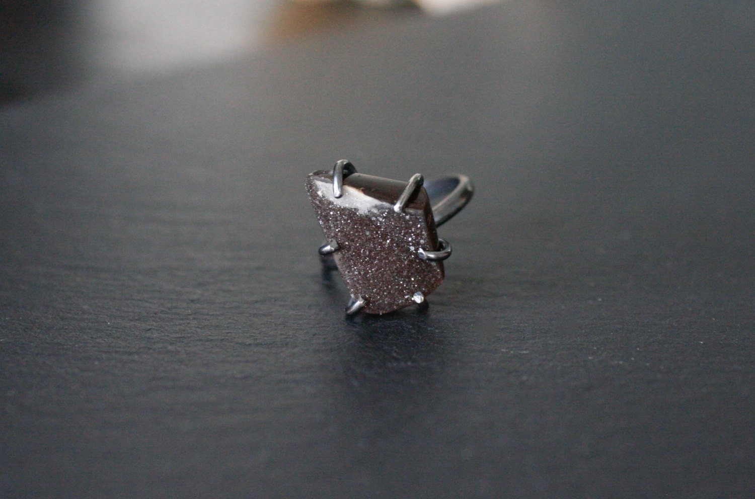 Natürlicher Brauner Druzy Ring, Oxidiertes Sterling Silber Mit Zacken Gesetzt Druzy, Rachel Wilder Handmade Jewelry von rachelwilder