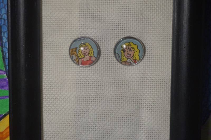 Bezaubernde Betty Silber Ohrstecker // Upcycled Archie Comic Schmuck von rachiedaze