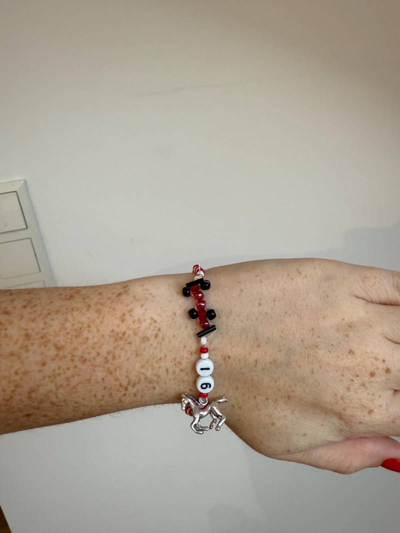 Perlenarmband Mit F1 Auto Perlenarmband Mit F1 Auto von racingpearls
