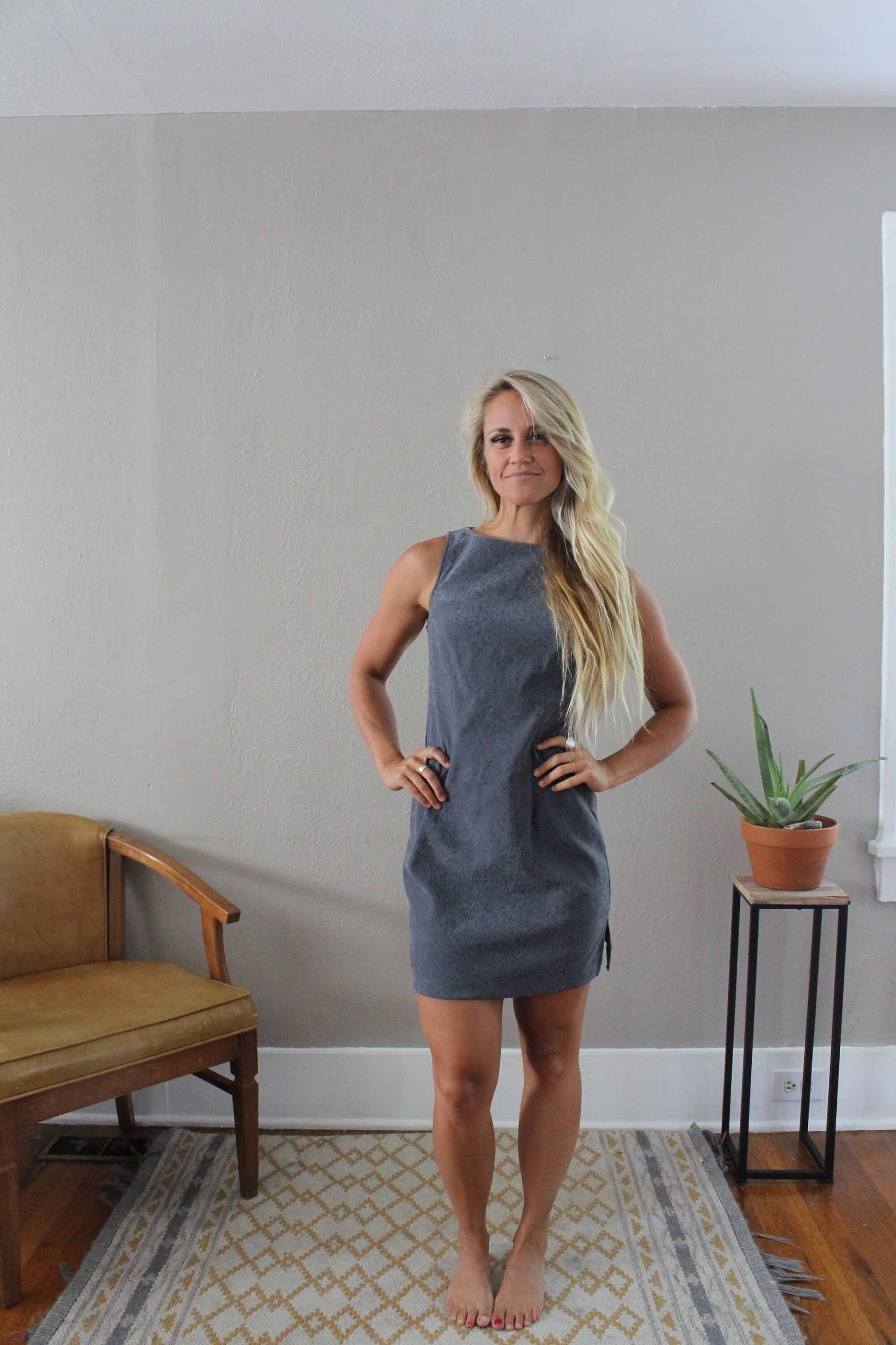 90Er Jahre Samt Grau Paisley-Kleid 90Er Jahre Samt Grau Paisley-Kleid von radroxievintage