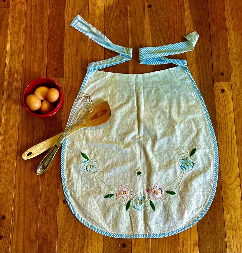 Vintage Halbschürze Blaue Vichykaroborte, Mid Century Vintage Halbschürze Blaue Vichykaroborte, Mid Century von raggedrustyvintage