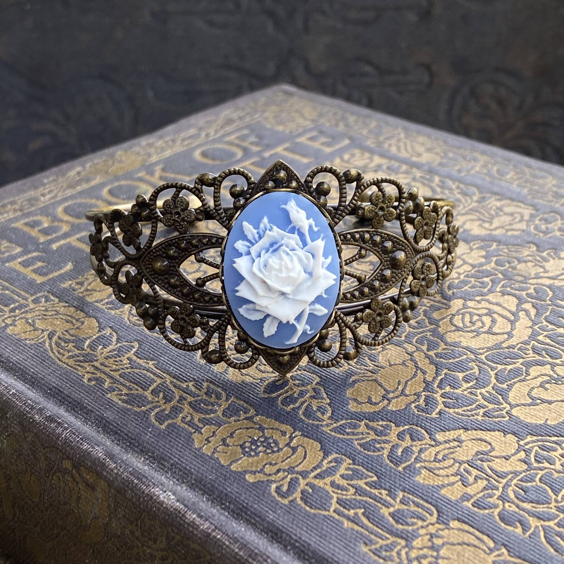 Cameo Verstellbare Manschette Armband - Schwarz, Pink Oder Blau Cameo Verstellbare Manschette Armband - Schwarz, Pink Oder Blau von ragtrader