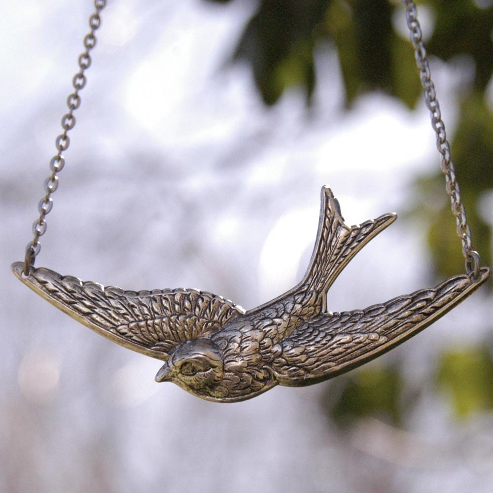 Silber Vogel Im Flug Antiqued Oder Messing Vintage Style Leichtmetall Halskette Silber Vogel Im Flug Antiqued Oder Messing Vintage Style Leichtmetall Halskette von ragtrader