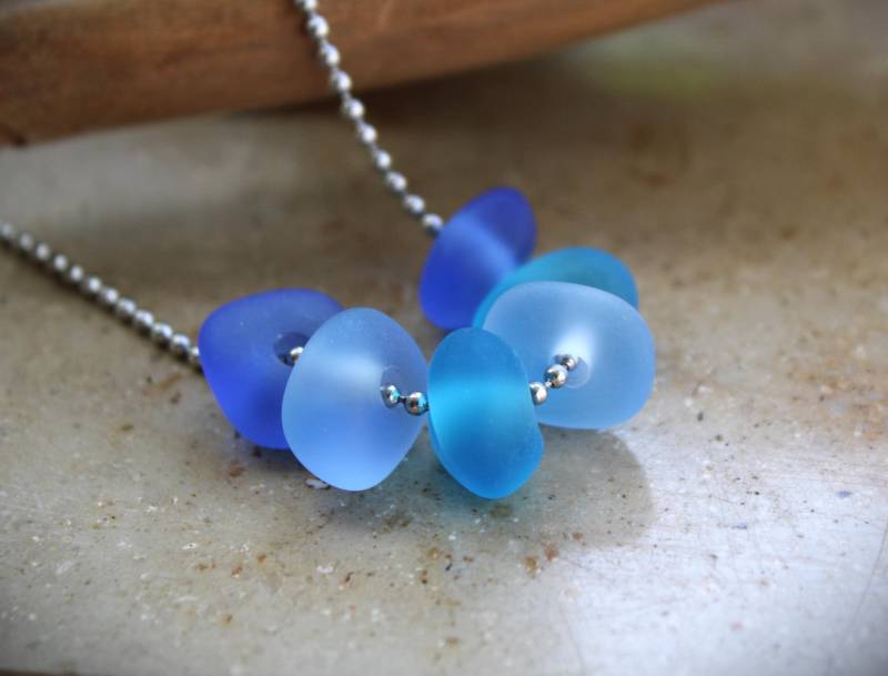 Kettenanhänger, Anhänger, Meerglas, Ocean, Sea Glass Nuggets, Edelstahl Kugelkette von raikabeads