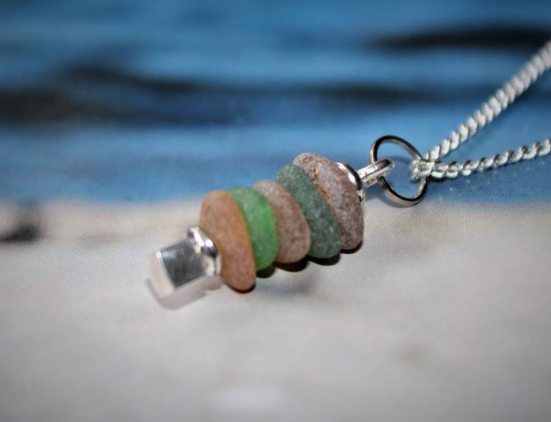 Kettenanhänger, Halsschmuck, Collier, Seaglass Perlen, Scheibenperlen, Silberkette von raikabeads