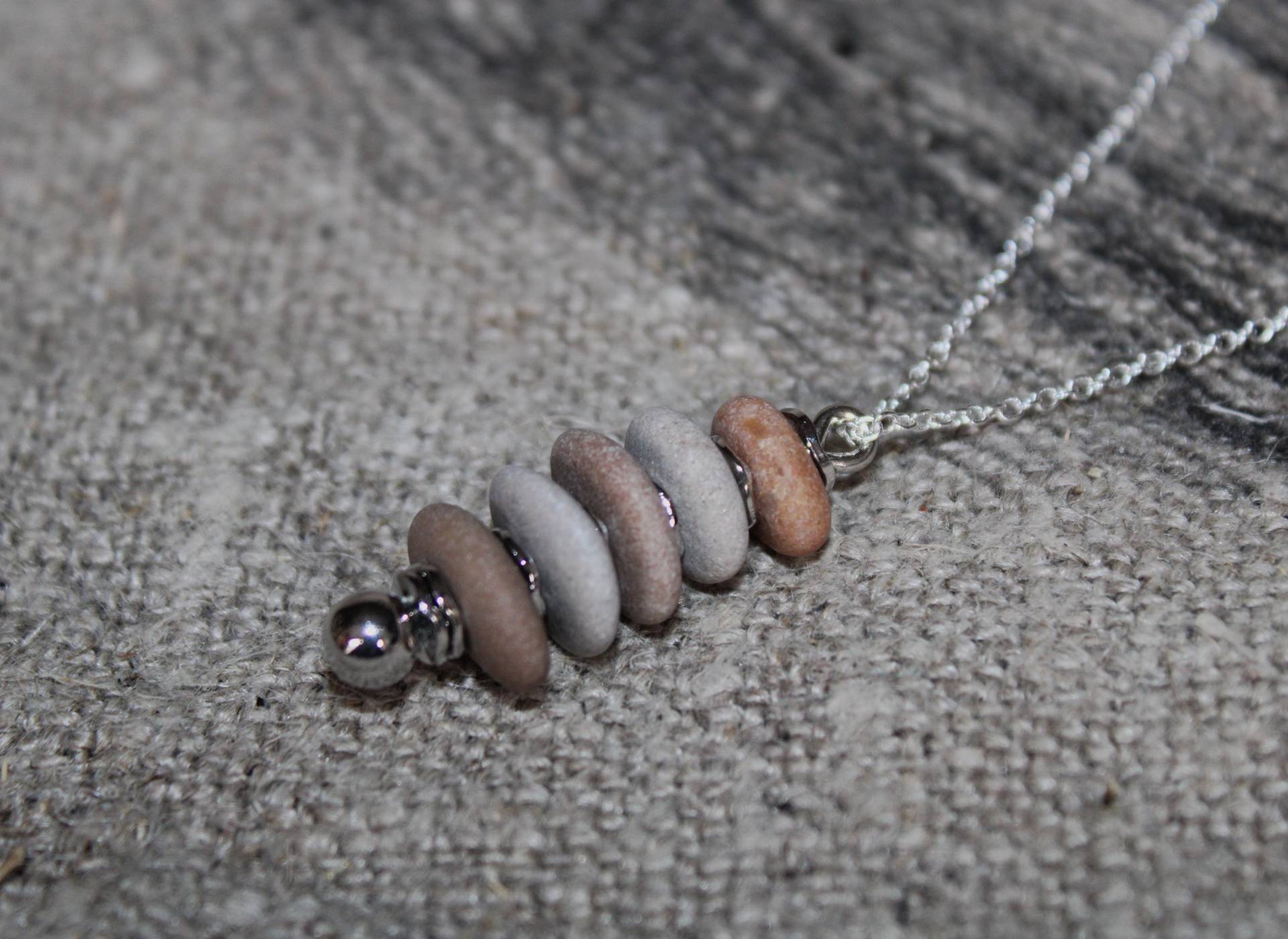 Kettenanhänger, Halsschmuck, Collier, Stein Perlen, Scheibenperlen, Silberkette von raikabeads