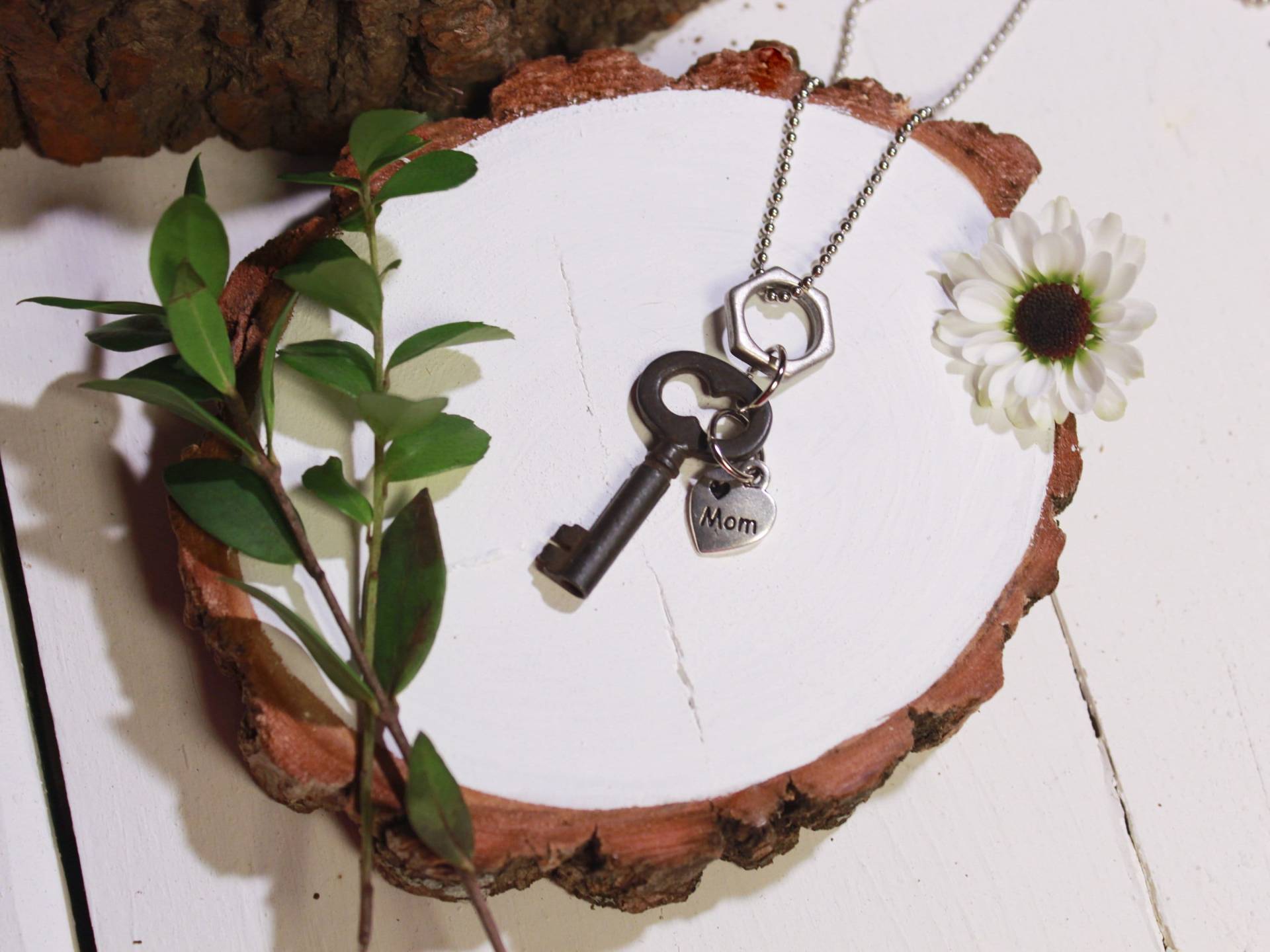 Individualisierbare Schlüssel Zu Ihrem Herz Antike Schlüsselkette Mit Swarovski Geburtsstein Charms. Perfektes Mama Geschenk - Geburtssteine Für Individualisierbare Schlüssel Zu Ihrem Herz Antike Schlüsselkette Mit Swarovski Geburtsstein Charms. Perfektes Mama Geschenk - Geburtssteine Für von raineylanedesign