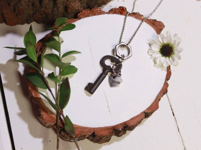 Individualisierbare Schlüssel Zu Ihrem Herz Antike Schlüsselkette Mit Swarovski Geburtsstein Charms. Perfektes Mama Geschenk - Geburtssteine Für Individualisierbare Schlüssel Zu Ihrem Herz Antike Schlüsselkette Mit Swarovski Geburtsstein Charms. Perfektes Mama Geschenk - Geburtssteine Für von raineylanedesign