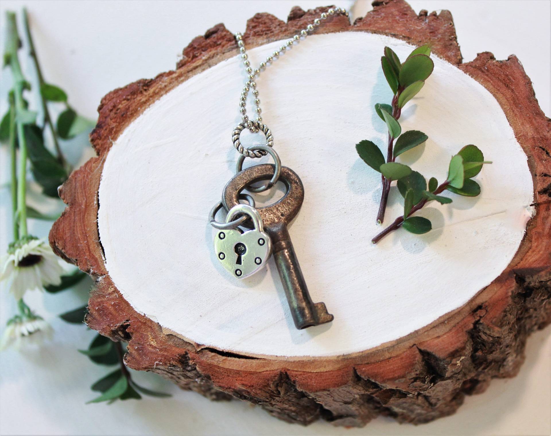 Individualisierbare Vintage Schlüssel Zu Ihrem Herz Antike Schlüssel Halskette Mit Geburtsstein Charms Perfekt Für Mama/Oma Geschenk - Fügen Individualisierbare Vintage Schlüssel Zu Ihrem Herz Antike Schlüssel Halskette Mit Geburtsstein Charms Perfekt Für Mama/Oma Geschenk - Fügen von raineylanedesign