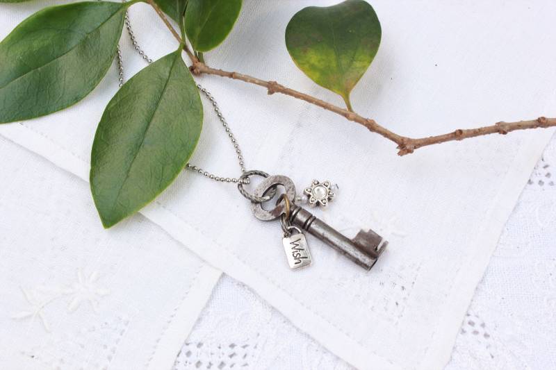 Personalize It Fügen Sie Einen Geburtsstein Vintage Skelett Schlüsselanhänger W/Strass Stern & Wish Charms Echte Antike Fass Schlüssel Auf Personalize It Fügen Sie Einen Geburtsstein Vintage Skelett Schlüsselanhänger W/Strass Stern & Wish Charms Echte Antike Fass Schlüssel Auf von raineylanedesign