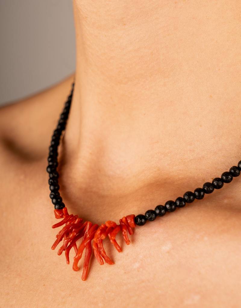 Koralle Und Lava Halskette Koralle Und Lava Halskette von ramalsupply