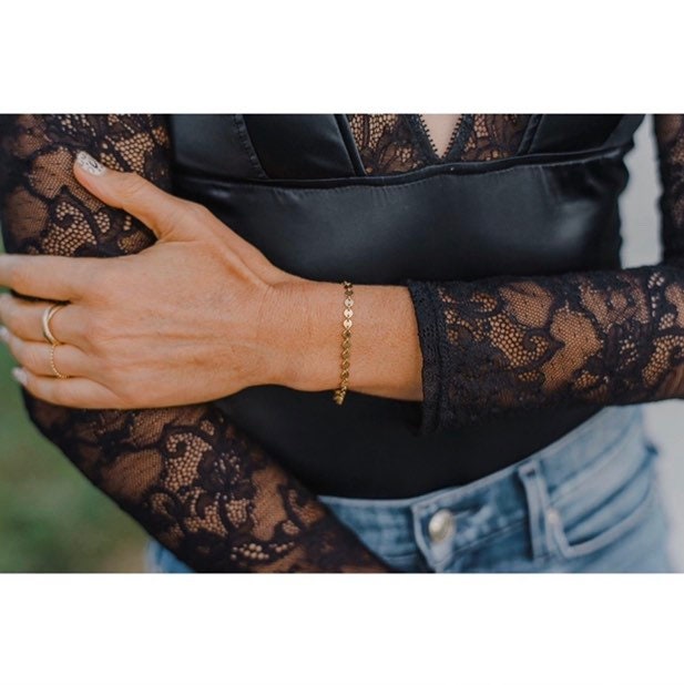 Zartes Plättchen Armband/Gold Filled Alltägliches 14 Karat Gf Layering Modernes Goldarmband von ransomjewelry