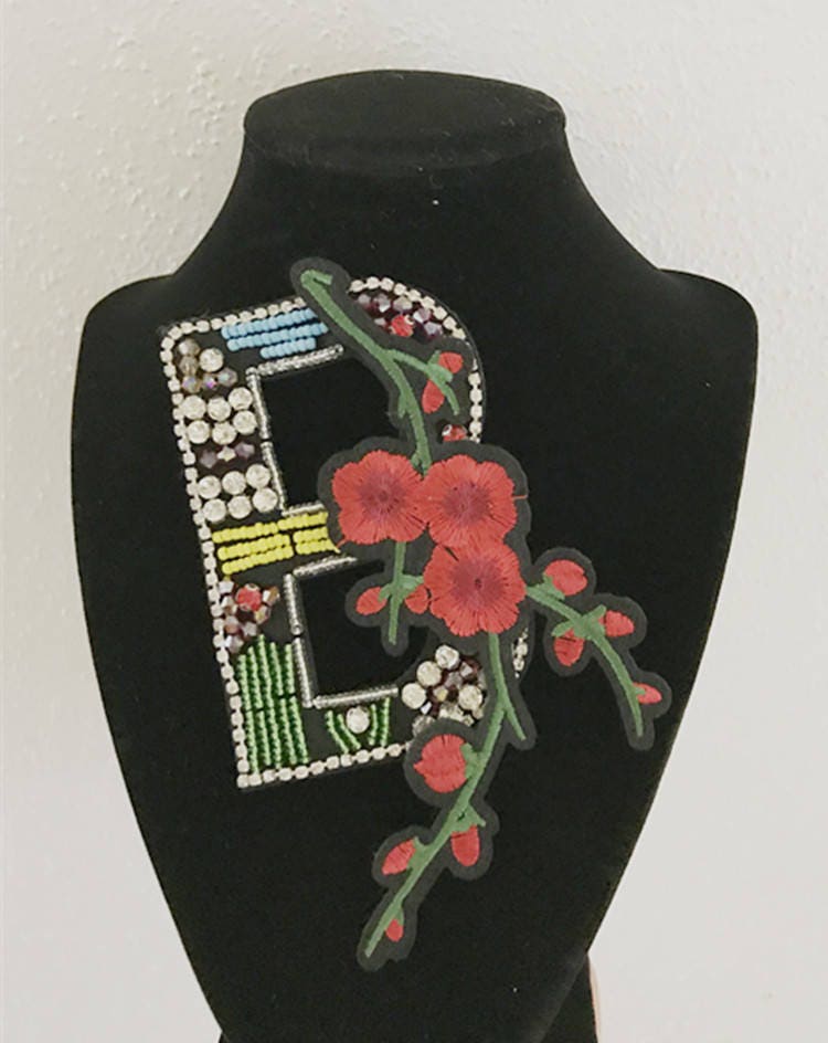 Buchstabe B Aufnäher Handgefertigte Perlenblumen | 16x9.5 cm von raphaelwonders