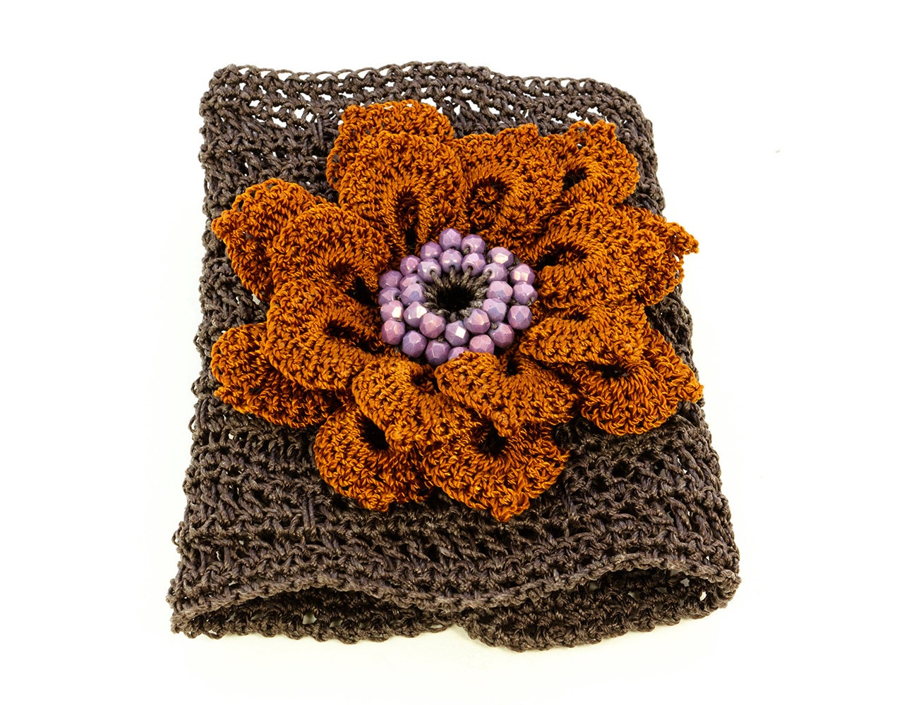 Häkelarmband, Gehäkelte Blume, Boho Chic Manschettenarmband, Brauner Faden Gehäkelt Häkelarmband, Gehäkelte Blume, Boho Chic Manschettenarmband, Brauner Faden Gehäkelt von raspberrypotpourri