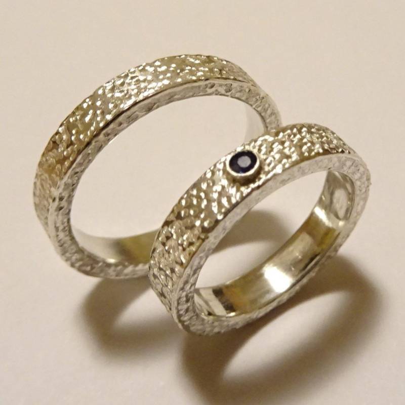 Partner/Eheringe/Freundschaftsringe 4mm, Ziseliert Mit Saphir von rawaba