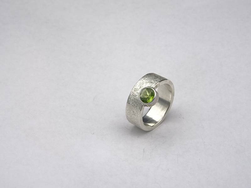 Silberring Mit Echtem Peridot Ø 7 Mm von rawaba