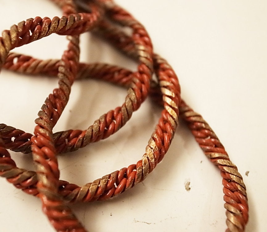 3 Fuß Vintage Rot Gefärbte Messing Gedrehte Swirl Kette Emaille Und Geschnitten Halskette Finden Link Selten von rawbrassshop