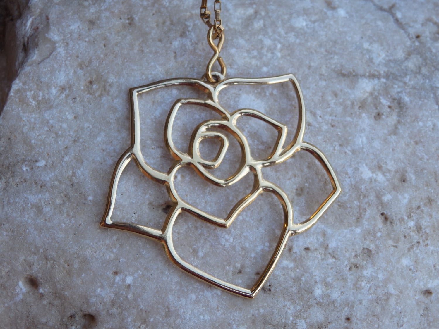 14K Gold Filled Anhänger Halskette. Blume Zierliche Lotus Kette. Zarte Brauthalskette . Geschenk Für Sie. Für Frau von rebekajewelry