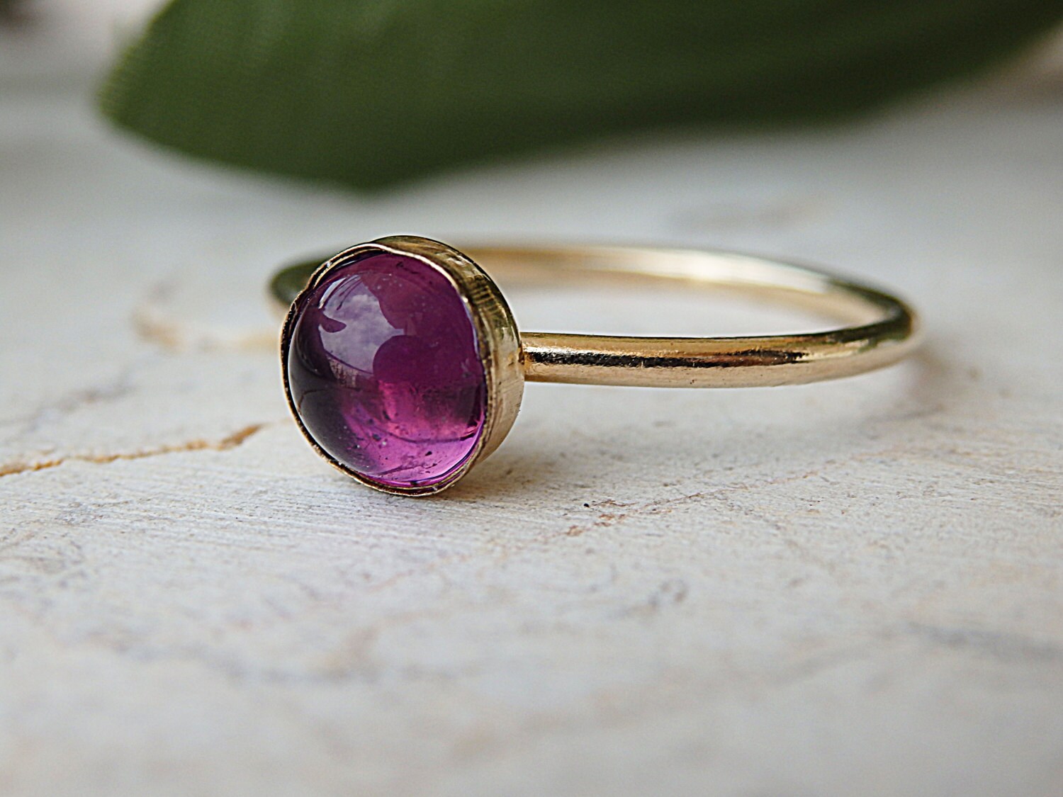 Amethyst Ring, Lila Gold Gefüllter Kreis Februar Birthstone.purple Stone Ring. Midi Kleiner Ring.petite Ring von rebekajewelry