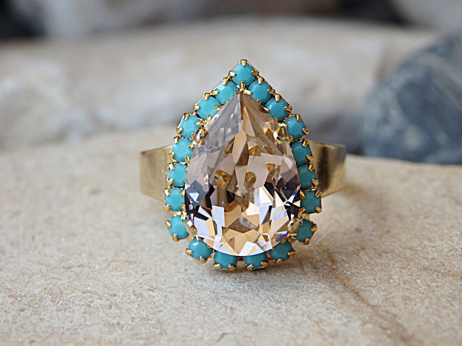 Birnen-Türkis-Ring, Einstellbarer Teardrop-Ring, Gold-Blush-Ring, Pfirsich-Kristallring, Edelstein-Kristallring, Tropfen-Förmiger Offener Ring von rebekajewelry