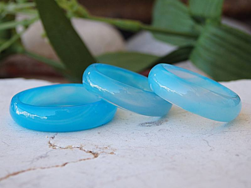 Blauer Achat Gebänderter Ring. Steinbandring, Stapelringe, Blaue Achat-Edelsteinband. Edelstein Vergoldeter Ring Blauer Achat Gebänderter Ring. Steinbandring, Stapelringe, Blaue Achat-Edelsteinband. Edelstein Vergoldeter Ring von rebekajewelry