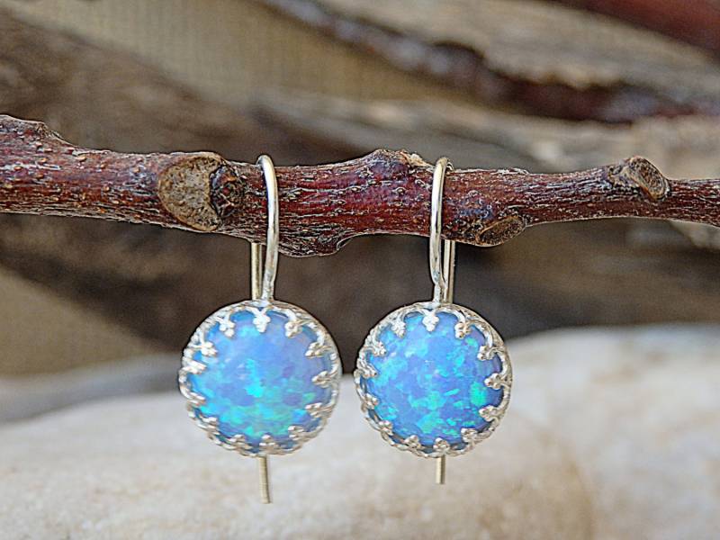 Blauer Feueropal Sterling Silber Ohrringe - Oktober Geburtsstein Blauer Feueropal Sterling Silber Ohrringe - Oktober Geburtsstein von rebekajewelry