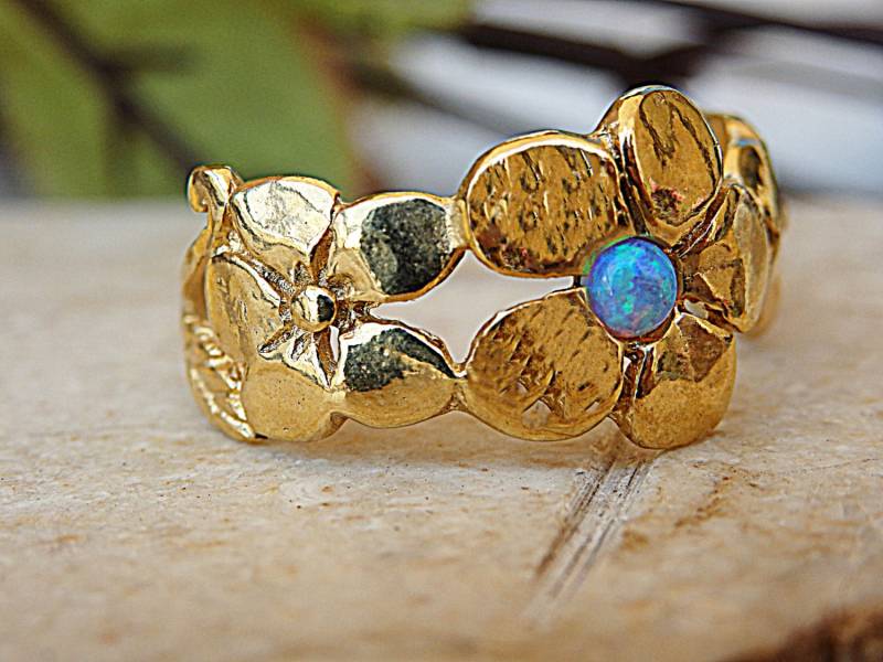 Gold Filled Blüten Ring Blaue Labrador Opal Blume, Art Deco Brautschmuck von rebekajewelry