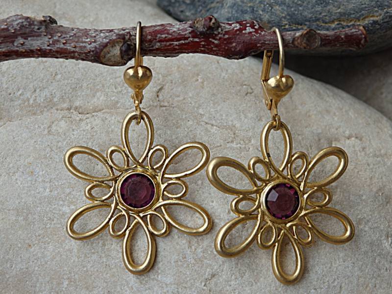 Blumen Baumeln Ohrringe. Lila Golddraht Gewickelte Blumenohrringe. Frauen Schmuck Geschenk Für Frau. Vergoldete Ohrringe von rebekajewelry