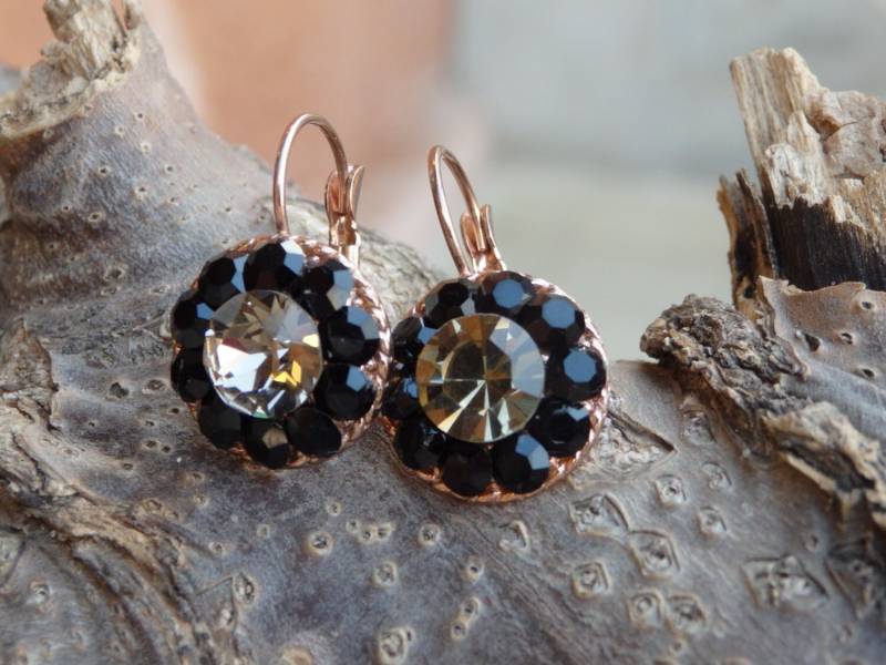 Blumen Ohrringe, Grau Schwarz Kristall Brautjungfer Geschenke, Rose Gold Tropfen & Ohrringe von rebekajewelry
