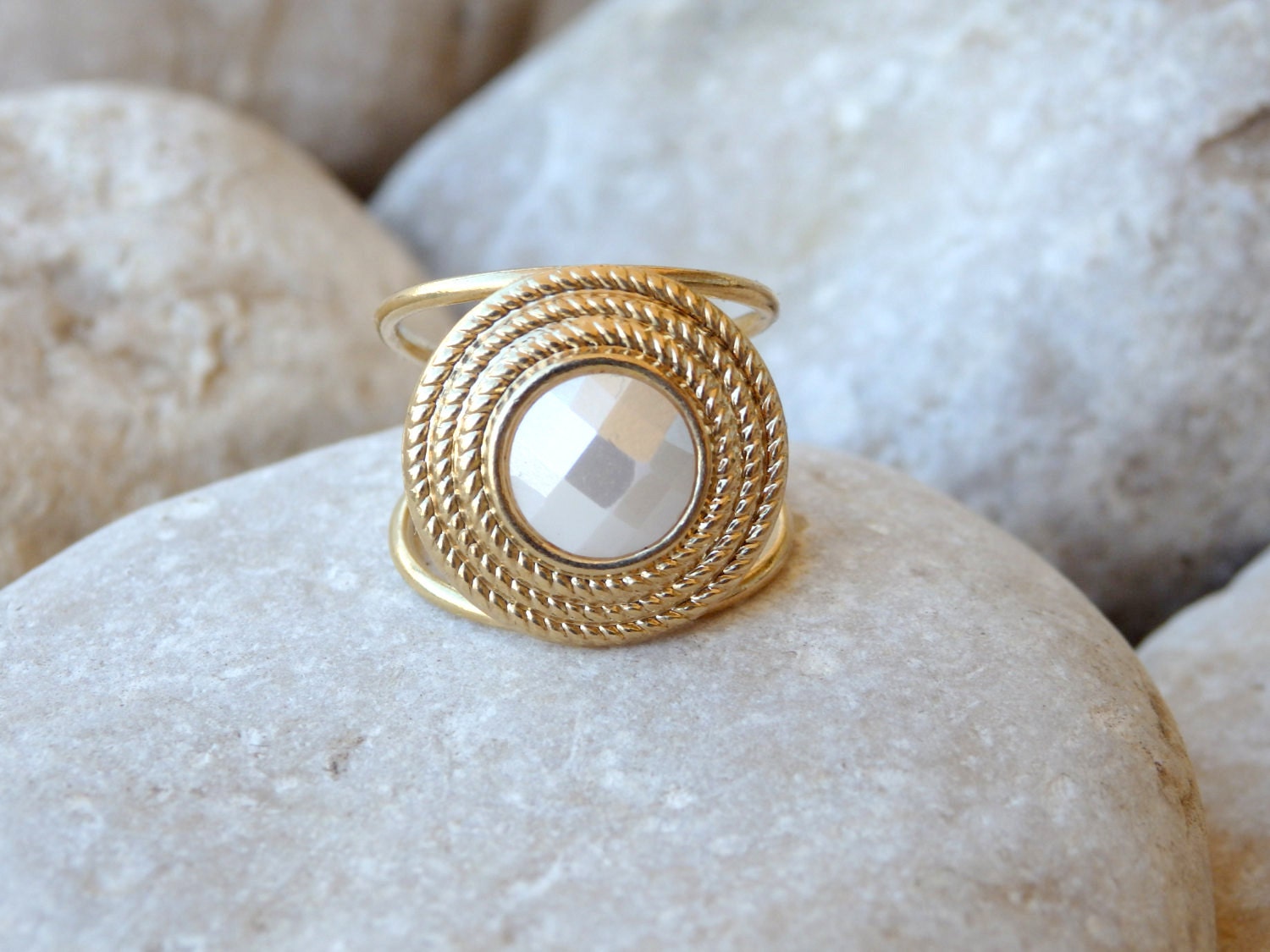 Braut Perlenring, Edelstein-Ehering Für Die Braut, Perlen-Goldring, Perle 14K Goldfilled Ring, Ring Mit Weißem Stein von rebekajewelry