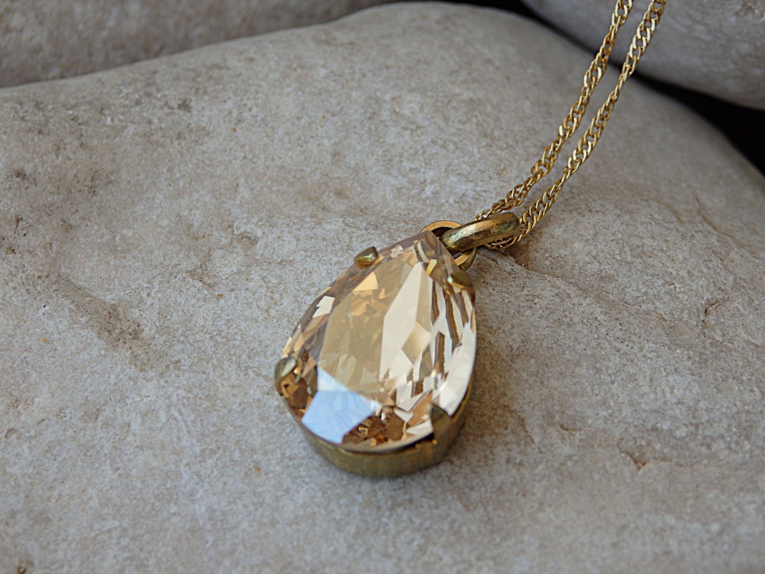Champagner Anhänger, Goldfilled Träne Anhänger Halskette, Braut Teardrop Gold Topas Kristallhalskette Geschenk von rebekajewelry