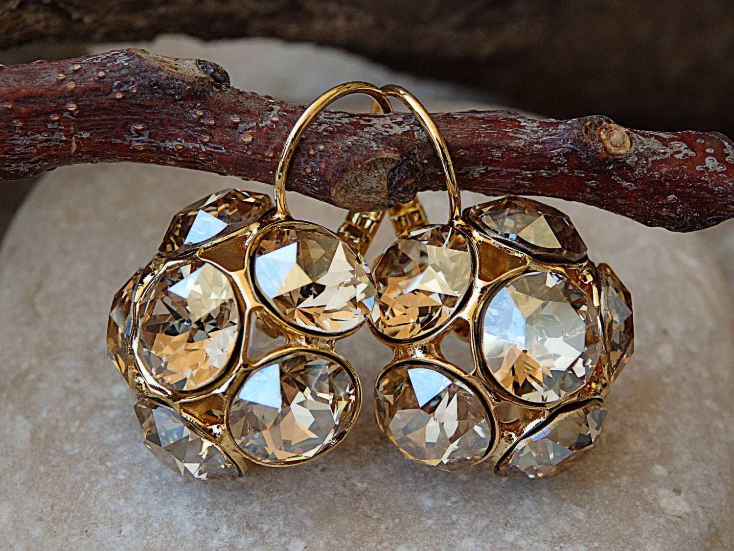 Champagner Blumen Ohrringe, Gold Tropfen Blume Kristall Brautjungfer Ohrringe. Braut Ohrringe von rebekajewelry