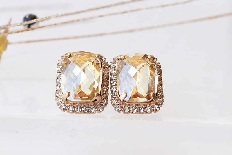 Champagne Studs, Rechteck Lünette, Hochzeit Champagner Schmuck, Brautjungfer Ohrringe, Formale Braut Gold Ohrringe von rebekajewelry
