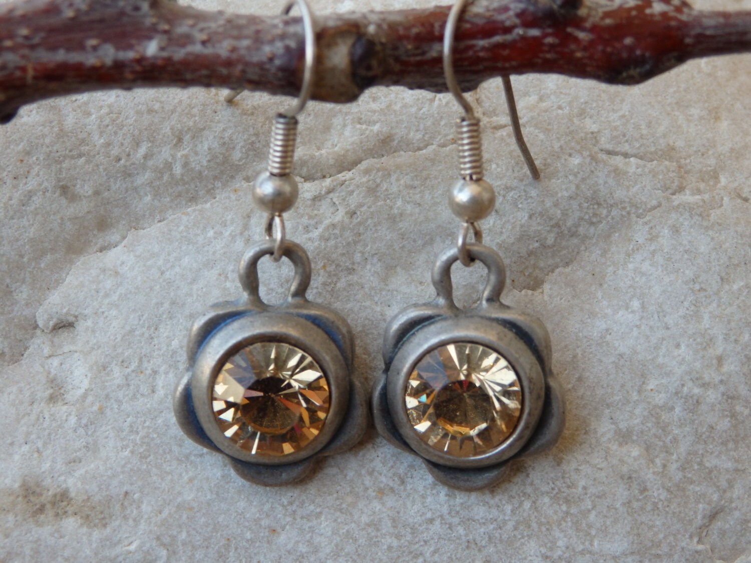 Champagner Strass Ohrringe. Halo Edelstein Braune Kristallohrringe. Oxidierte Silberne Ohrringe von rebekajewelry