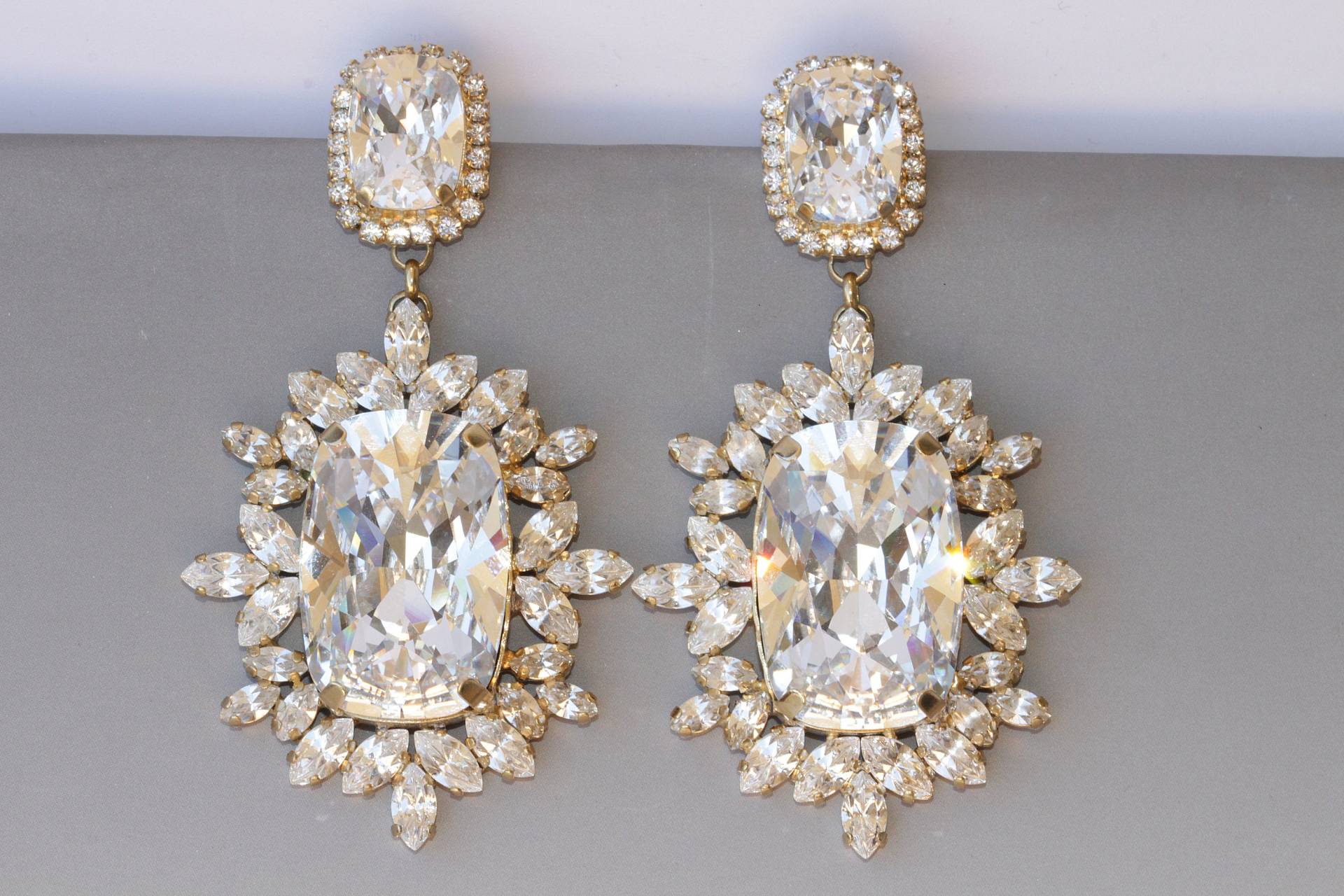 Crystal Bridal Ohrringe, Kronleuchter Ohrringe, Statement Hochzeitsohrringe, Weiße Kristallohrringe, Lange Ohrringe von rebekajewelry