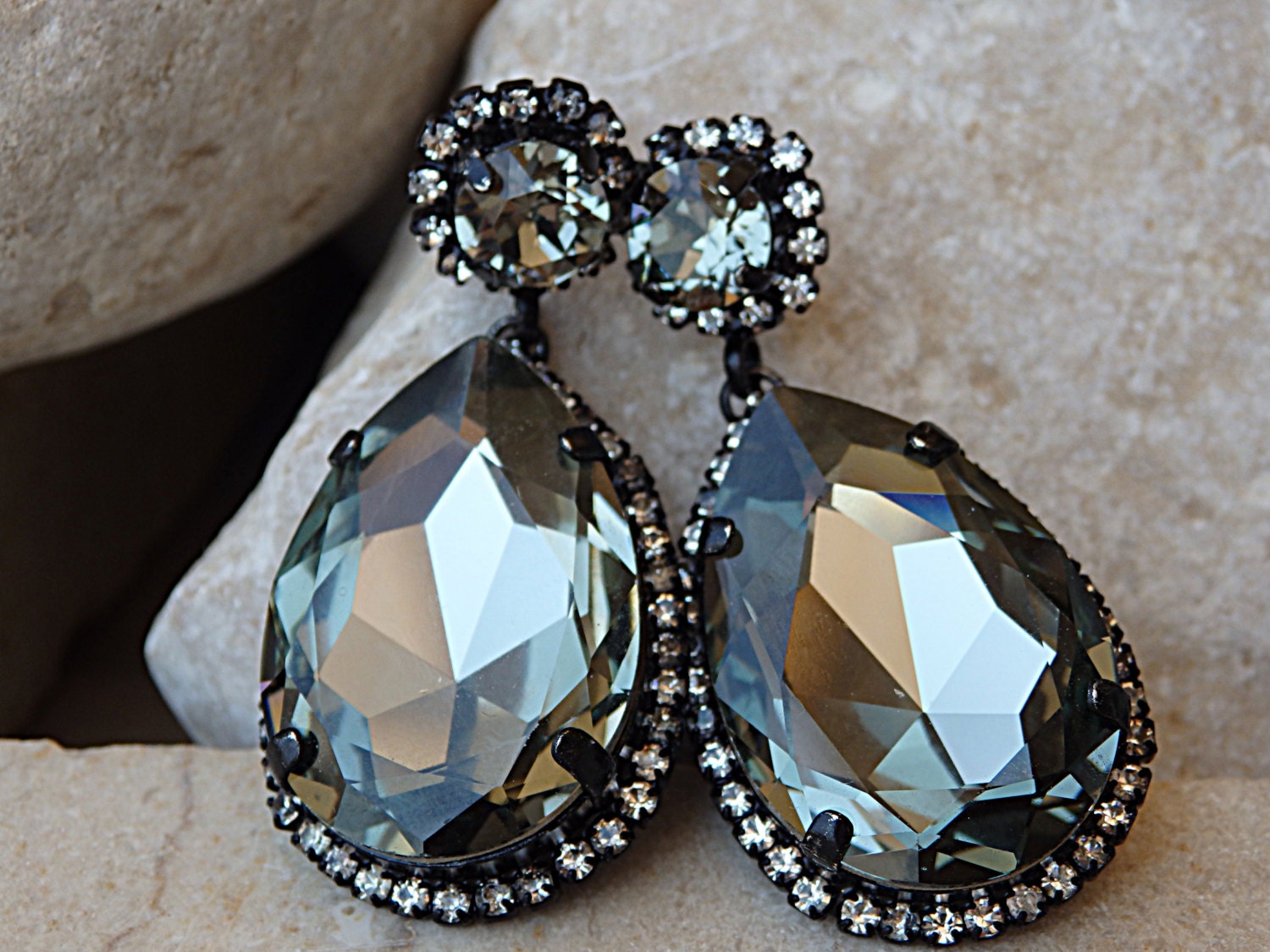 Kristall Kronleuchter Ohrringe Oxidiert Silber Grau Teardrop Schmuck von rebekajewelry