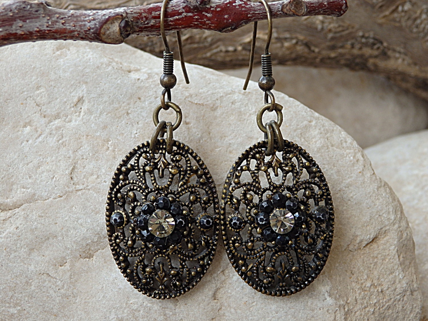 Filigrane Tropfenohrringe, Messingohrringe, Ovale Ohrhänger, Filigrane Graue Ohrringe, Spitzenohrringe, Schwarze Ohrringe Für Sie von rebekajewelry