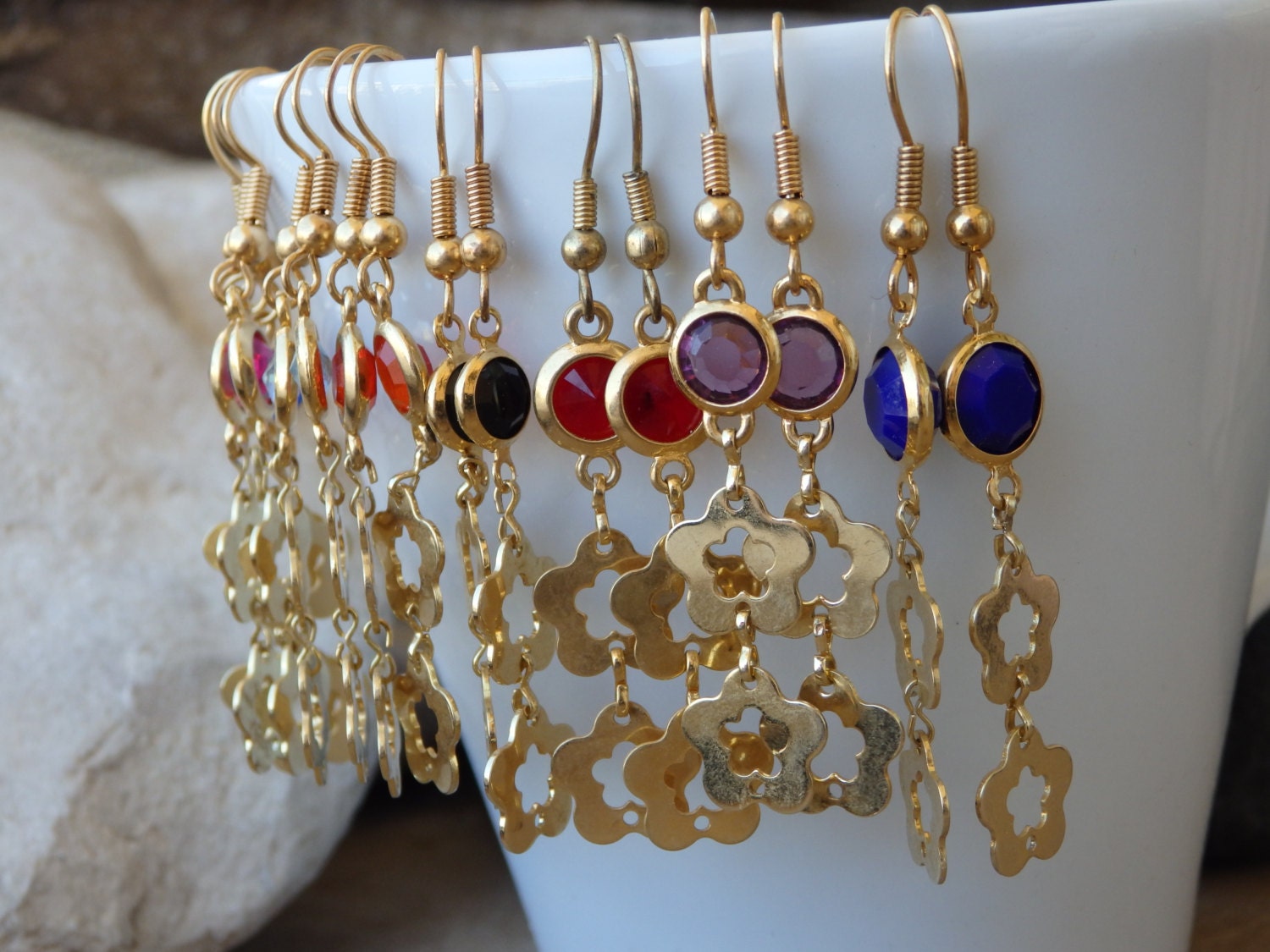 Floral Geburtsstein Ohrringe, Sommer Tropfen Vergoldete Blumen Gold Ohrringe von rebekajewelry