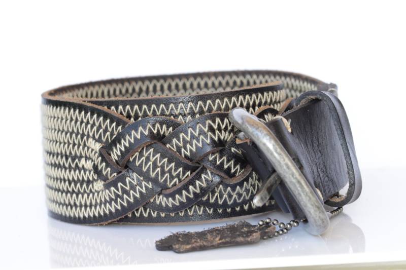 Geflochtener Ledergürtel Gürtel Mit Schnalle in Cognacbraun Und Weißer Naht von rebekajewelry