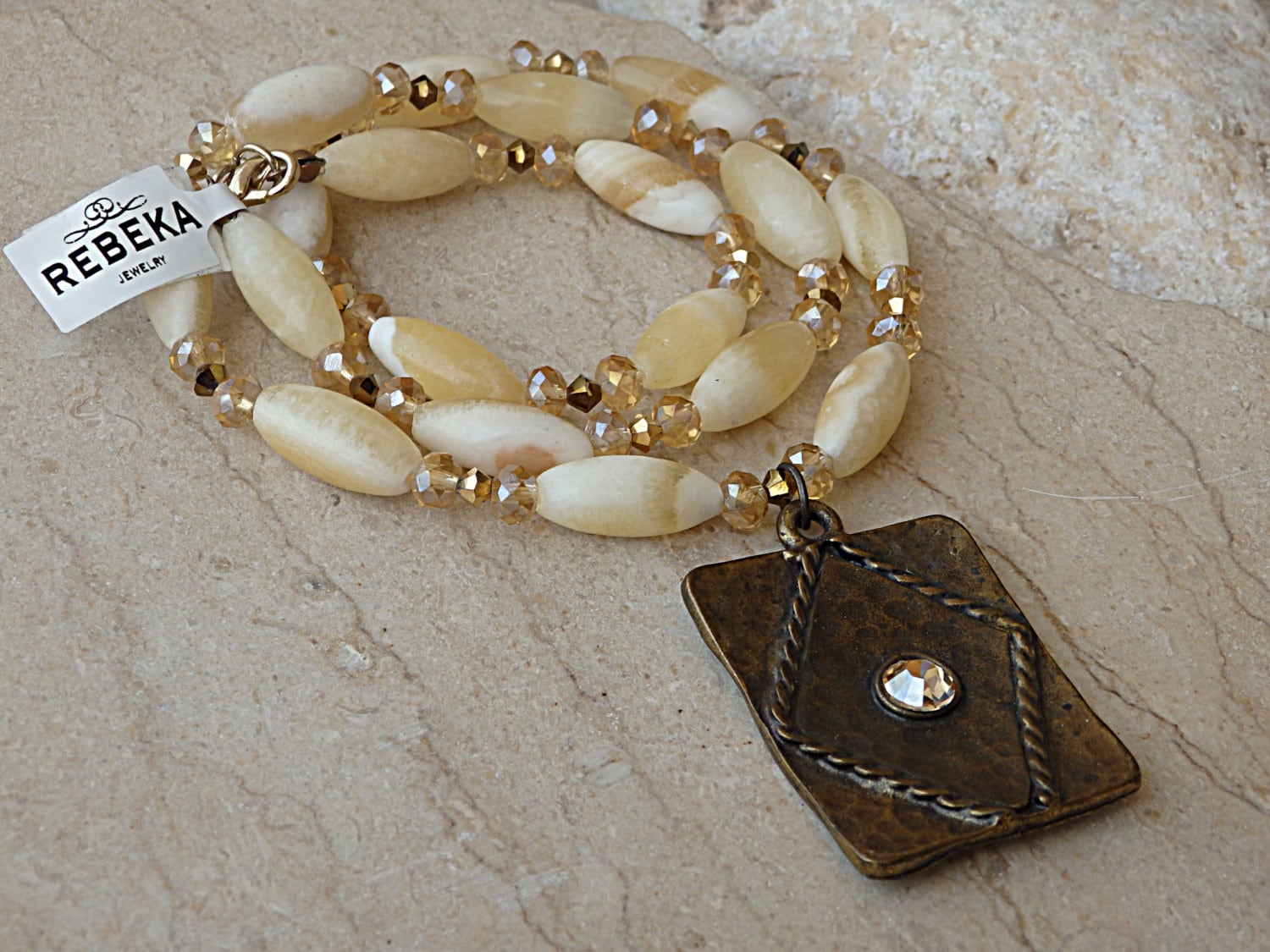 Gelber Jaspis Perlenkette Rosa Und Gold Anhänger, Rechteck Anhänger von rebekajewelry