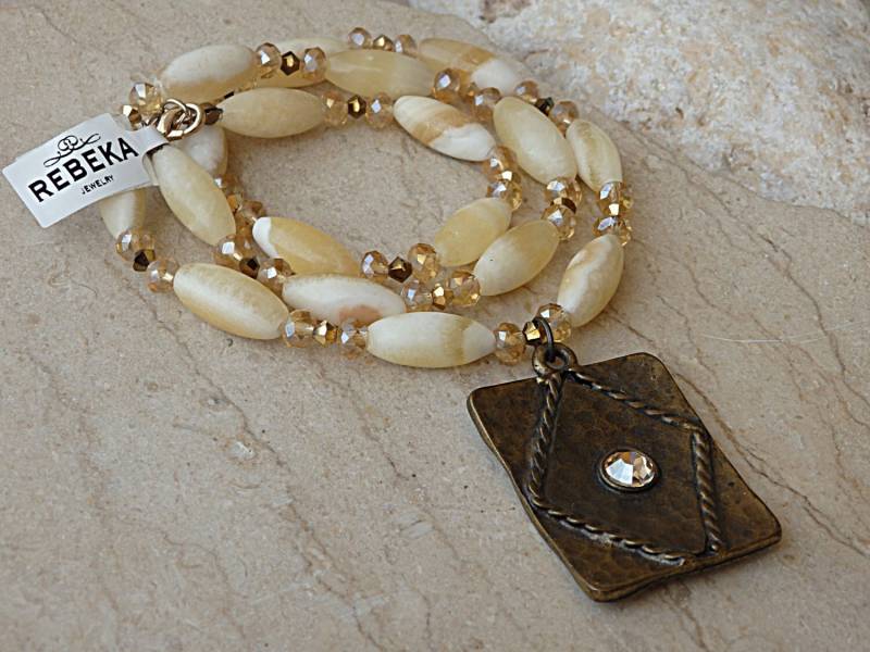 Gelber Jaspis Perlenkette Rosa Und Gold Anhänger, Rechteck Anhänger von rebekajewelry