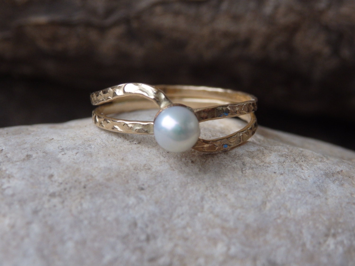 Gold Gefüllte Perle Solitär Ring, Braut Süßwasser Weiß Runde Zarte Ring von rebekajewelry