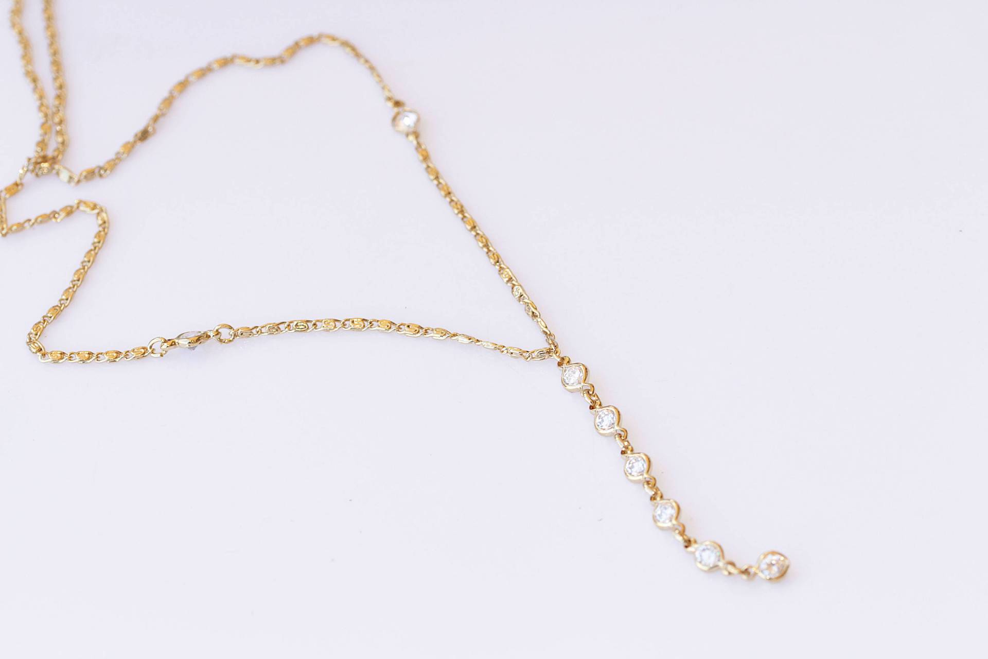 Gold Gefüllte Halskette, Minimalist Kristall Zierliche Frau Mutter Geschenk Liebe, Tropfen Braut Halskette, Y Halskette von rebekajewelry