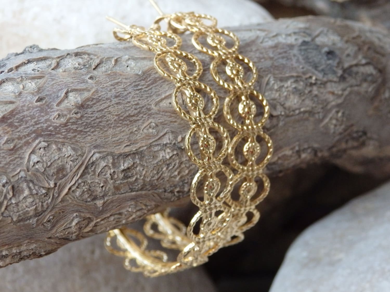 Gold Halb Hoop Ohrringe, Ohrstecker, Platte Creolen, Ohrstecker Creolen von rebekajewelry