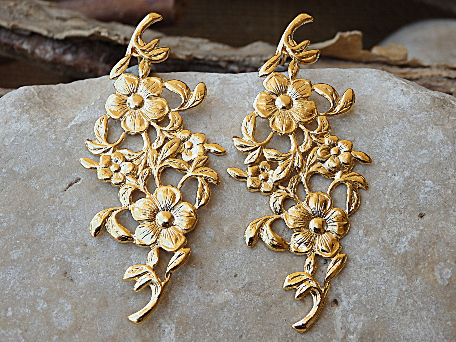 Gold Bolzen-Brautohrringe. Ohrstecker Blatt Vergoldet. Lange Goldfarbene Ohrringe. Hochzeit Blätter Post Silber 925 von rebekajewelry