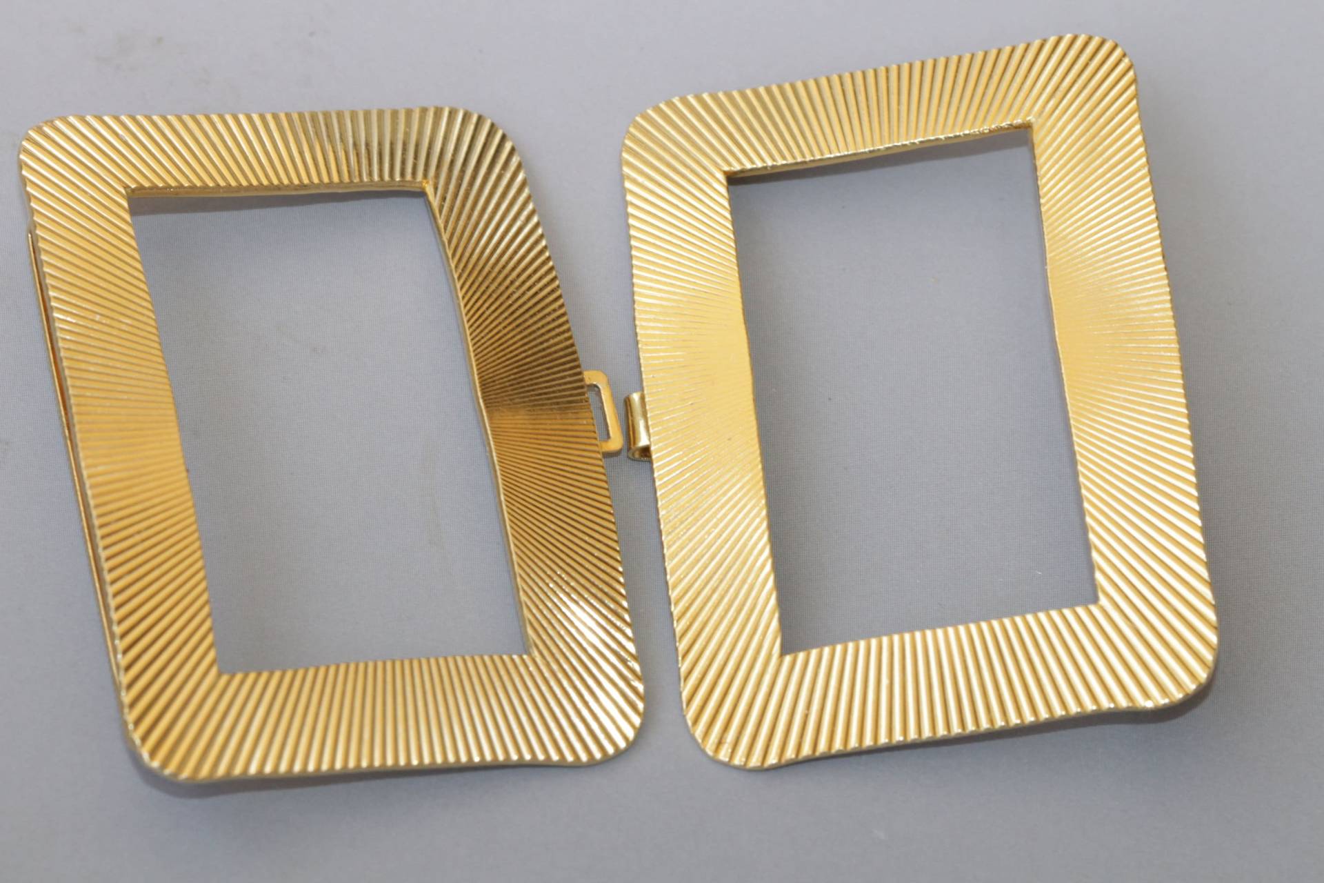 Goldene Art Deco Doppelschnalle 70S Rechteckige Gürtelschnalle Goldene Art Deco Doppelschnalle 70S Rechteckige Gürtelschnalle von rebekajewelry
