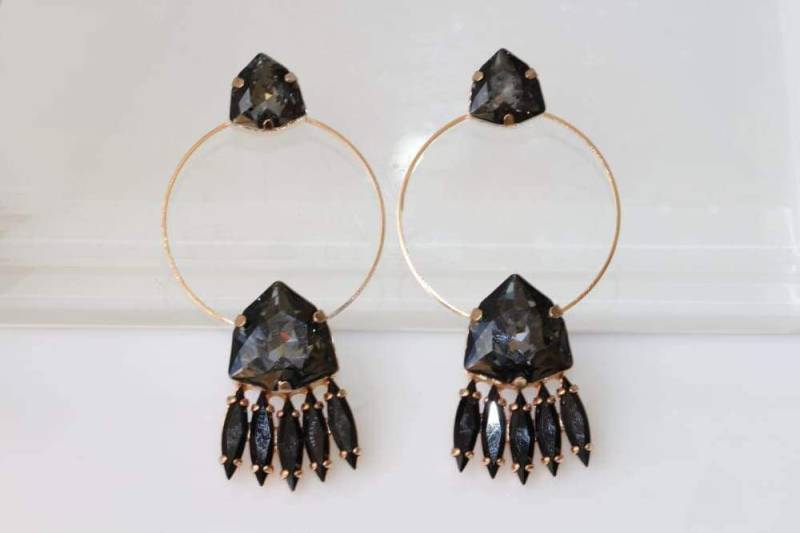Schwarz Kristall Hoop Ohrringe Vergoldete Ohrhänger von rebekajewelry